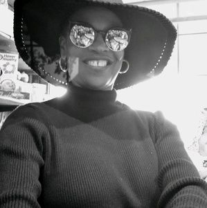 Meet your Posher, Phyllis